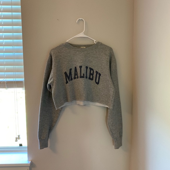 Brandy Melville Tops - Brandy Melville Crewneck
